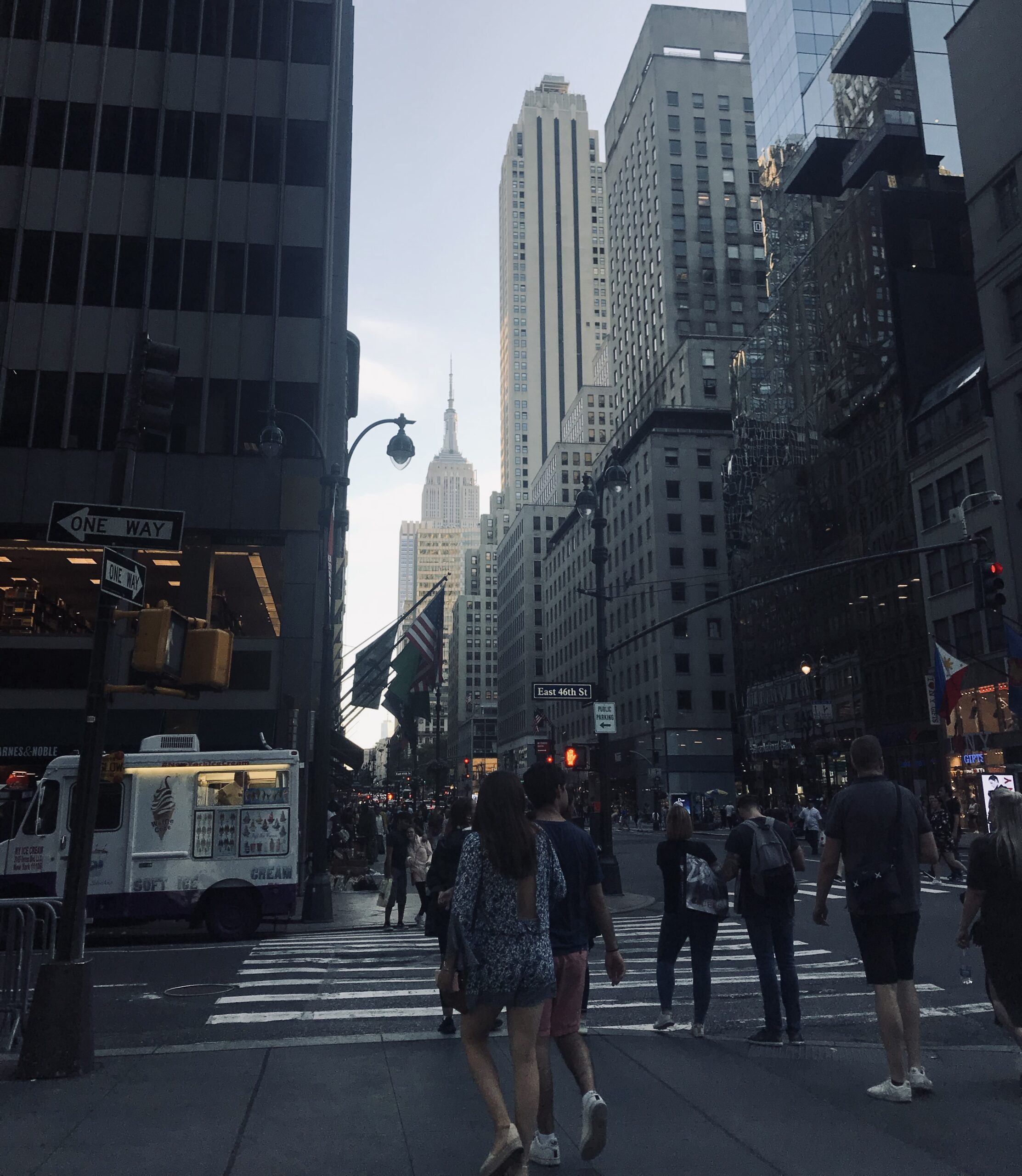 5th avenue at night